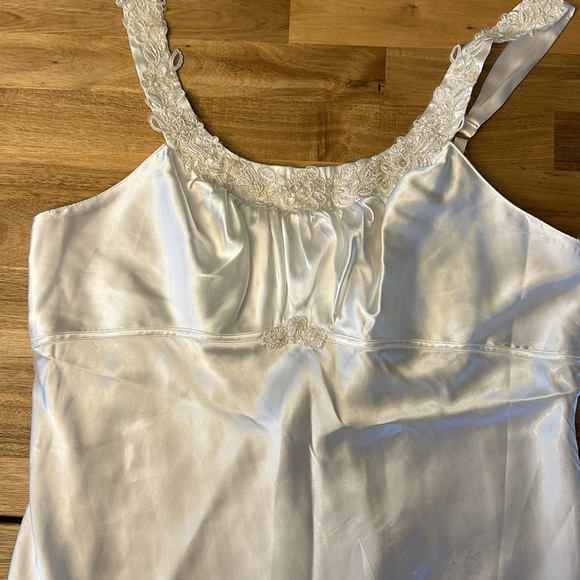 LINEA DONATELLA ⭐️ satin gown and robe set - Picture 4 of 10